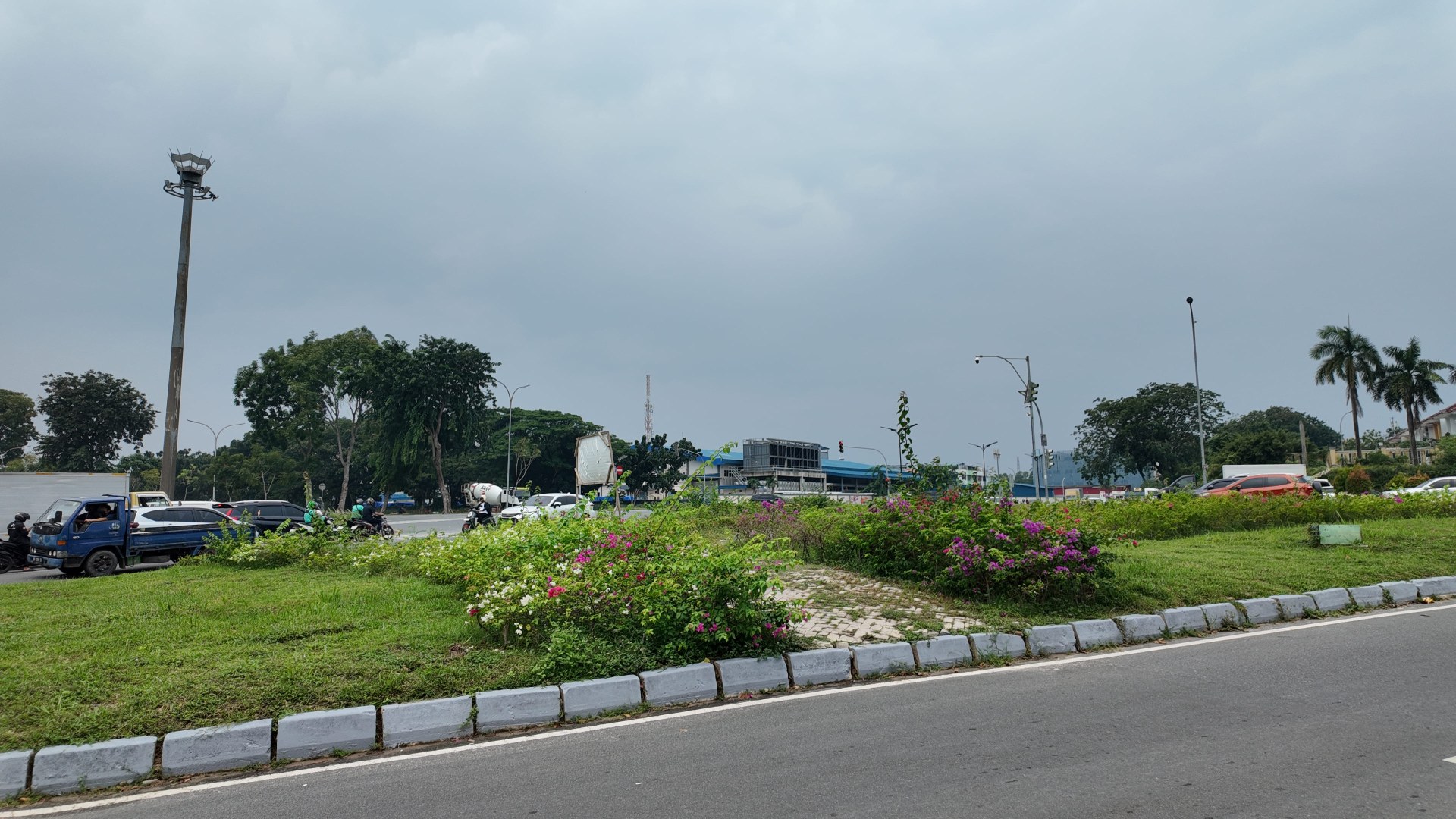 Pulau jalan Simpang Kara — foto 1