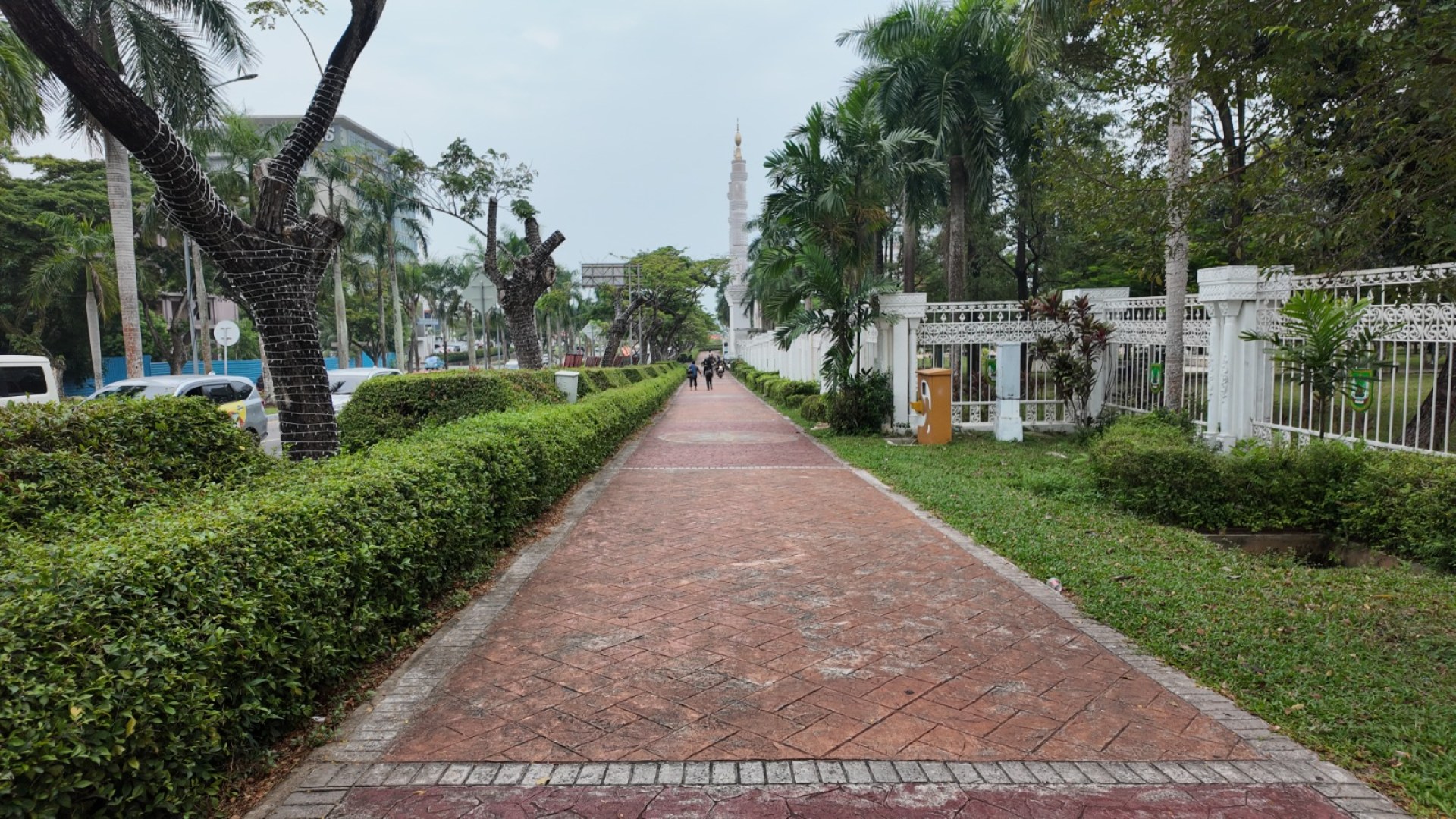 Taman Seputaran Pagar Dataran Engku Putri — foto 7