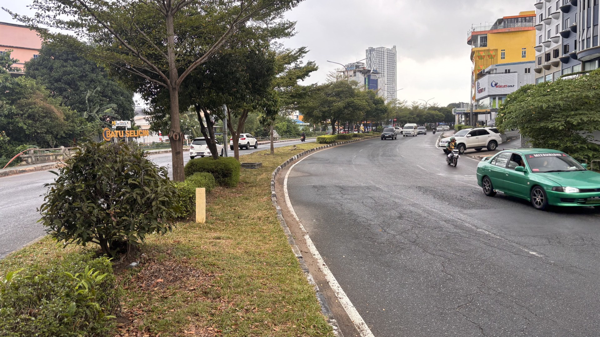 Jl. Pembangunan (Simpang Baloi Center - Simpang Hotel Harmoni) — foto 4