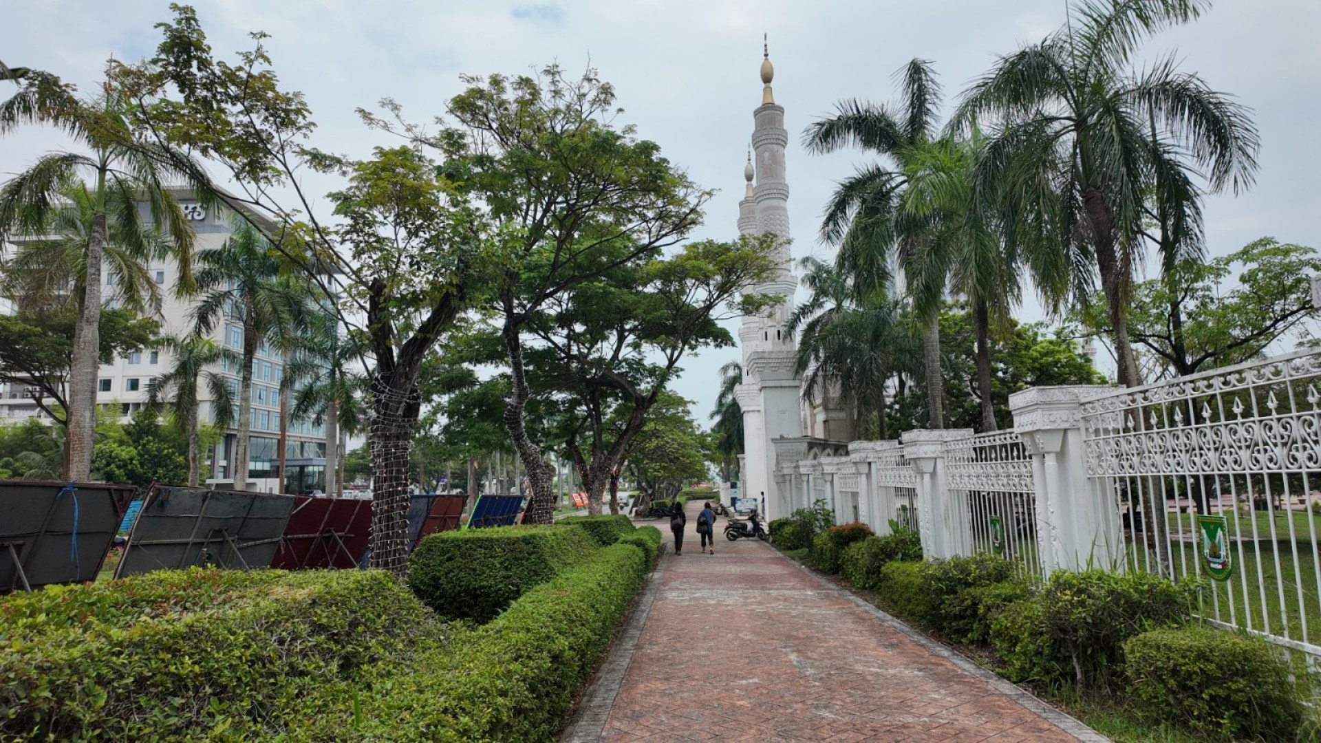 Taman Seputaran Pagar Dataran Engku Putri — foto 8
