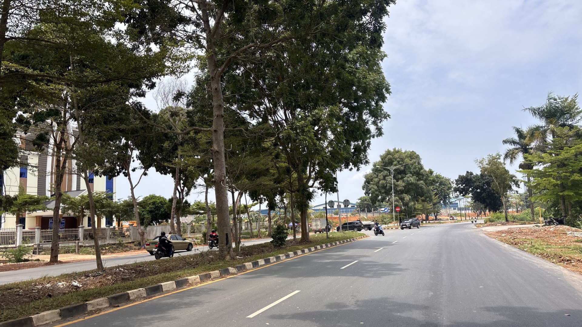 Jl. Raja Isa (Simp. Mega Mall - Simp. BI. Simp. Calista - Simp. KDA) — foto 2