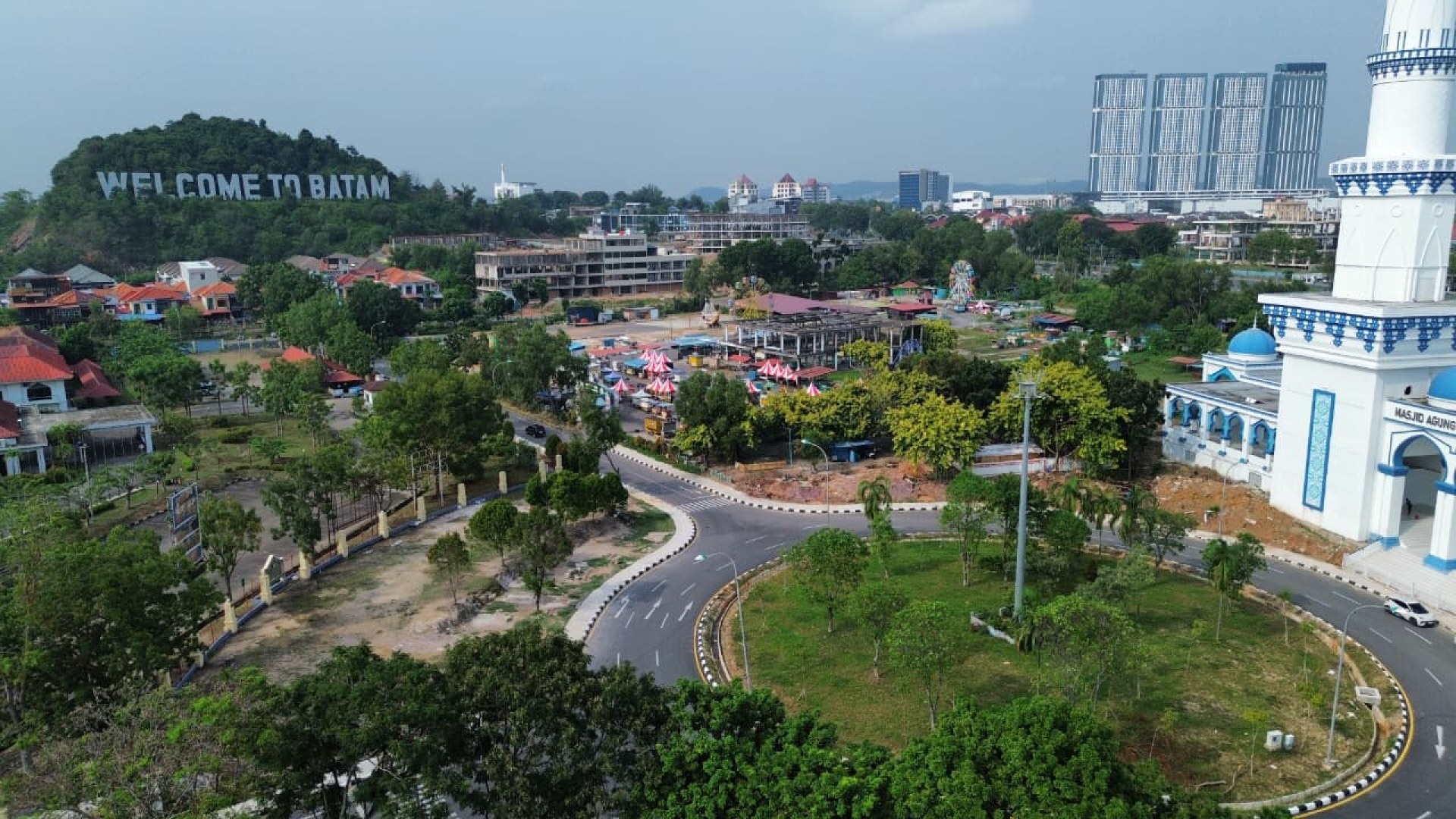 Taman Seputaran  DPRD, Bundaran dan Masjid Agung — foto 12
