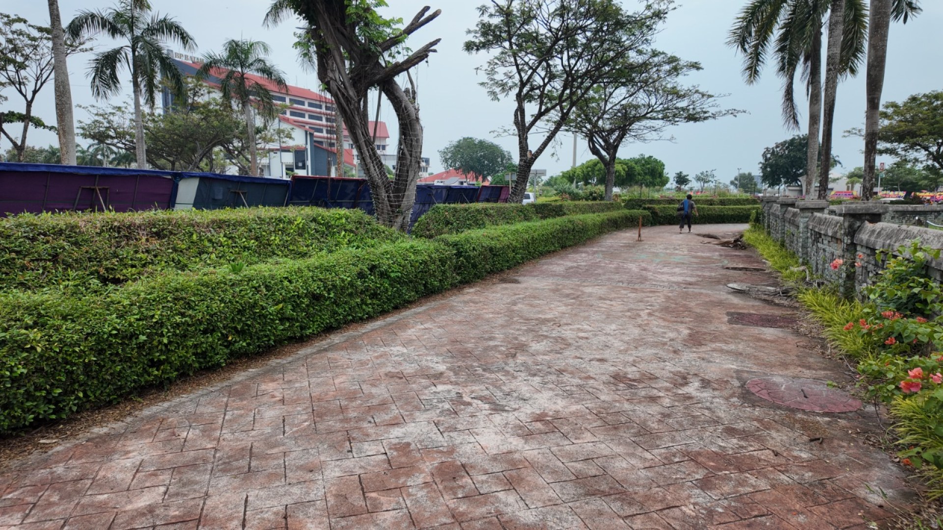 Taman Seputaran Pagar Dataran Engku Putri — foto 11