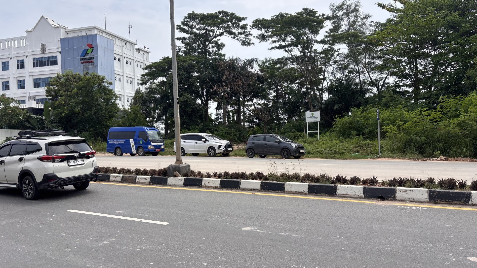 Jl. Raja Isa (Simp. Mega Mall - Simp. BI. Simp. Calista - Simp. KDA) — foto 6