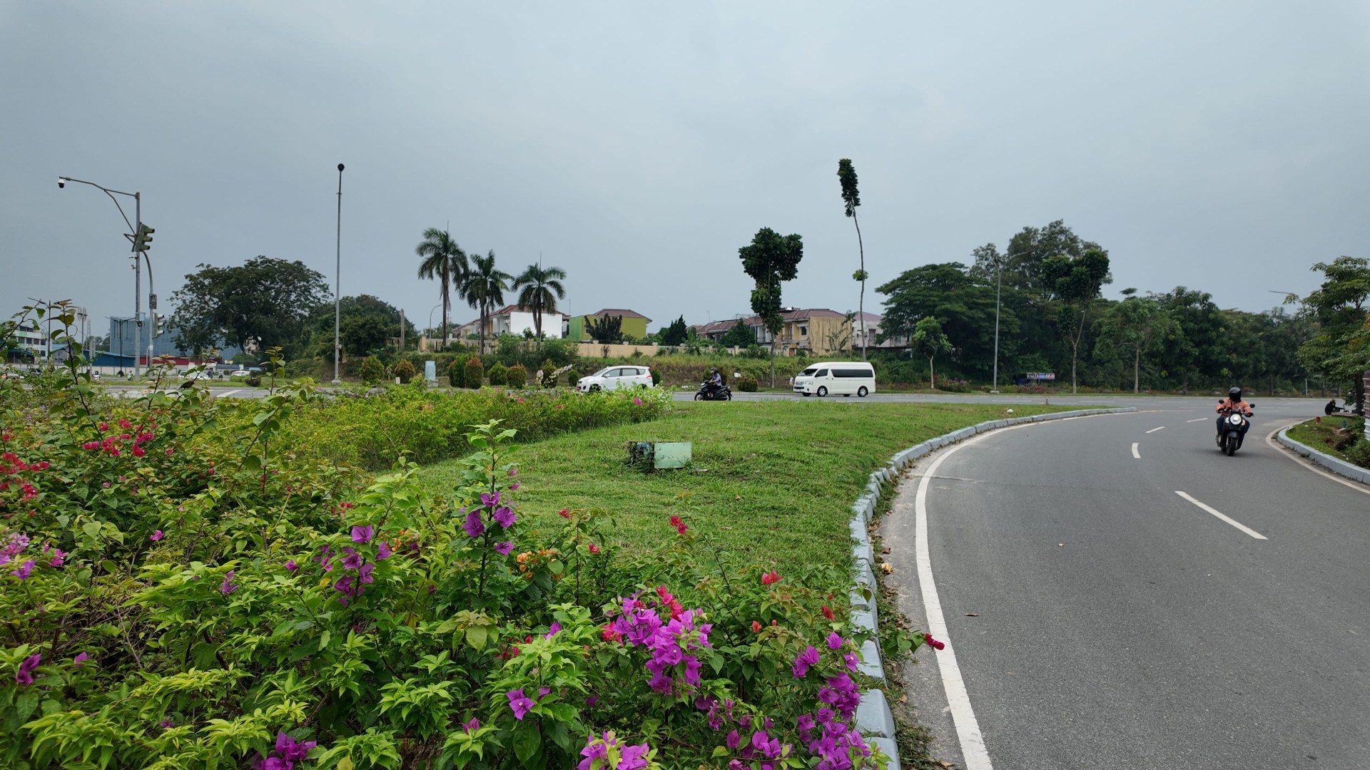 Pulau jalan Simpang Kara — foto 8
