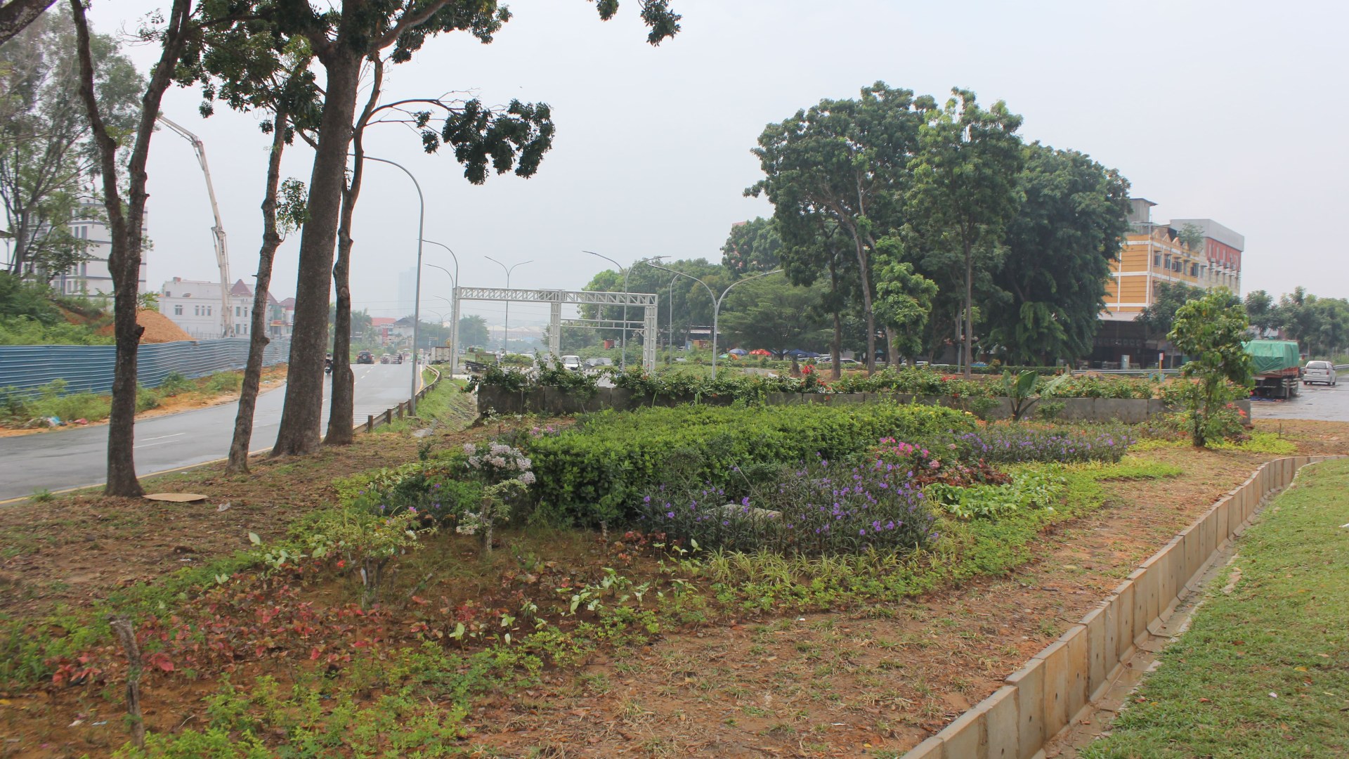 Taman Lengan Jalan Diatas Terowongan — foto 9