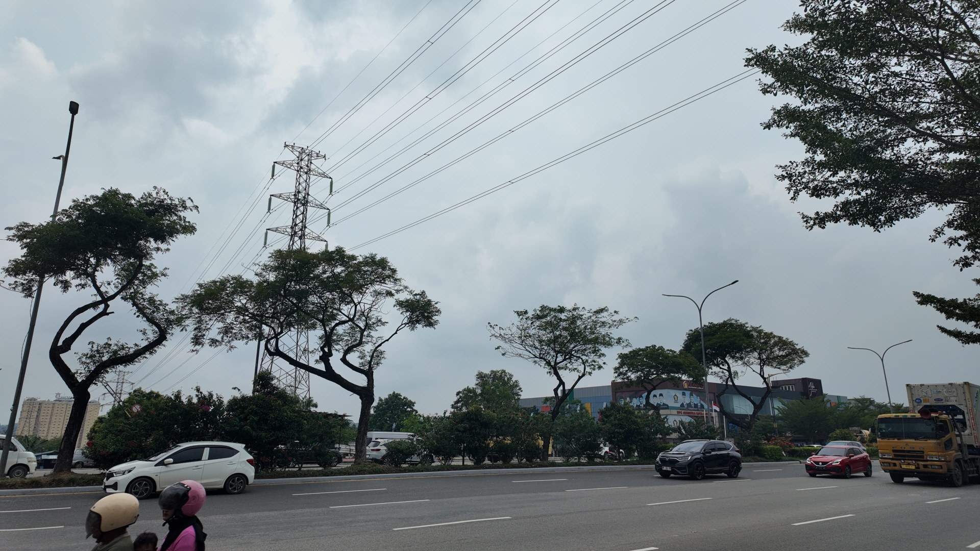 Jl. Raja Haji Fisabilillah (Simp. Laluan madani - Dataran Engku Hamidah - Simp. BNI) — foto 1
