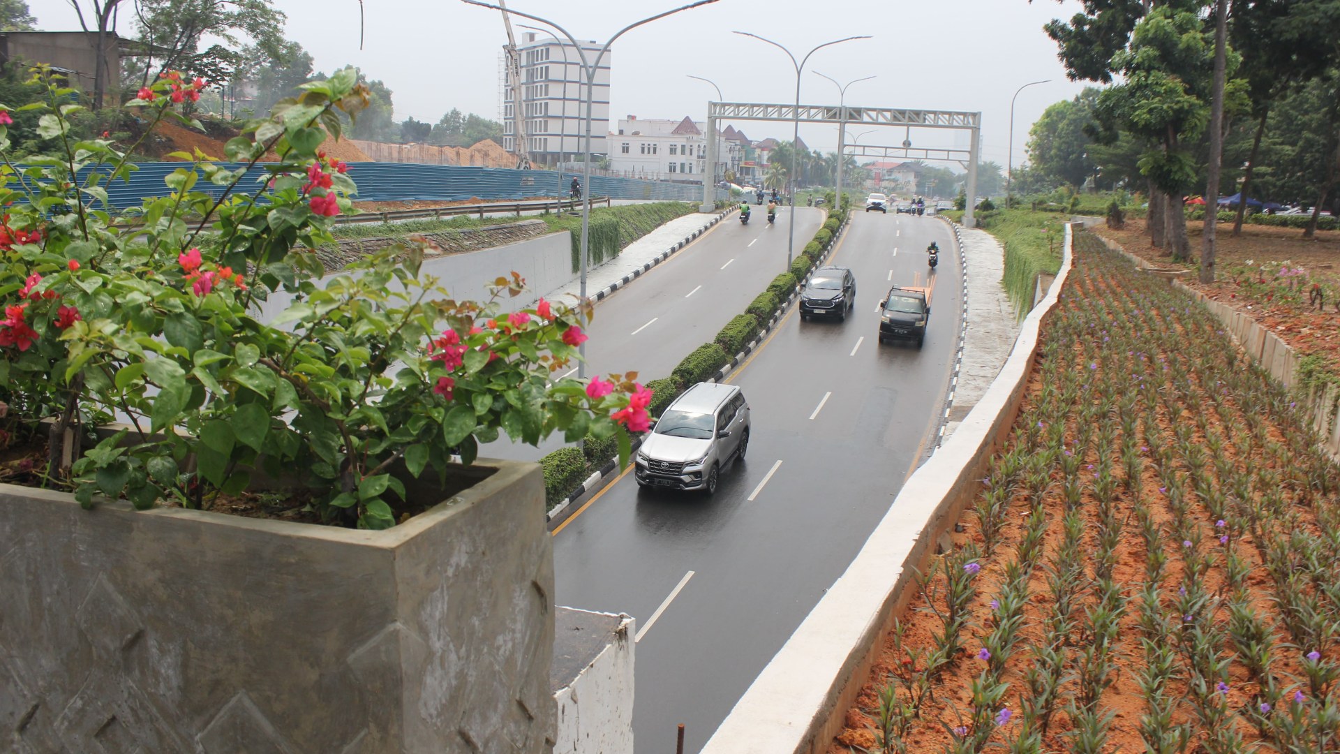 Taman Lengan Jalan Diatas Terowongan — foto 2