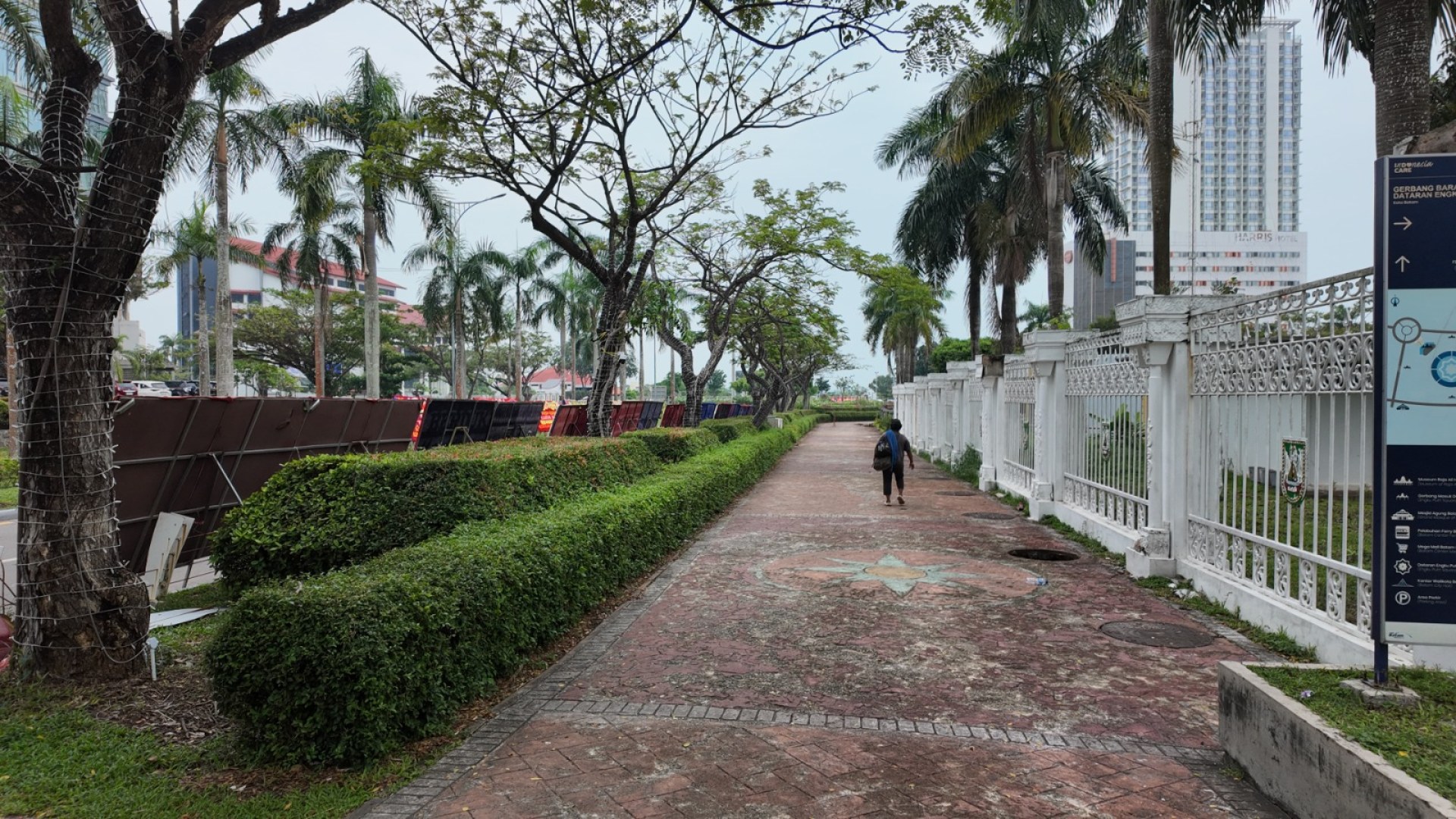 Taman Seputaran Pagar Dataran Engku Putri — foto 9