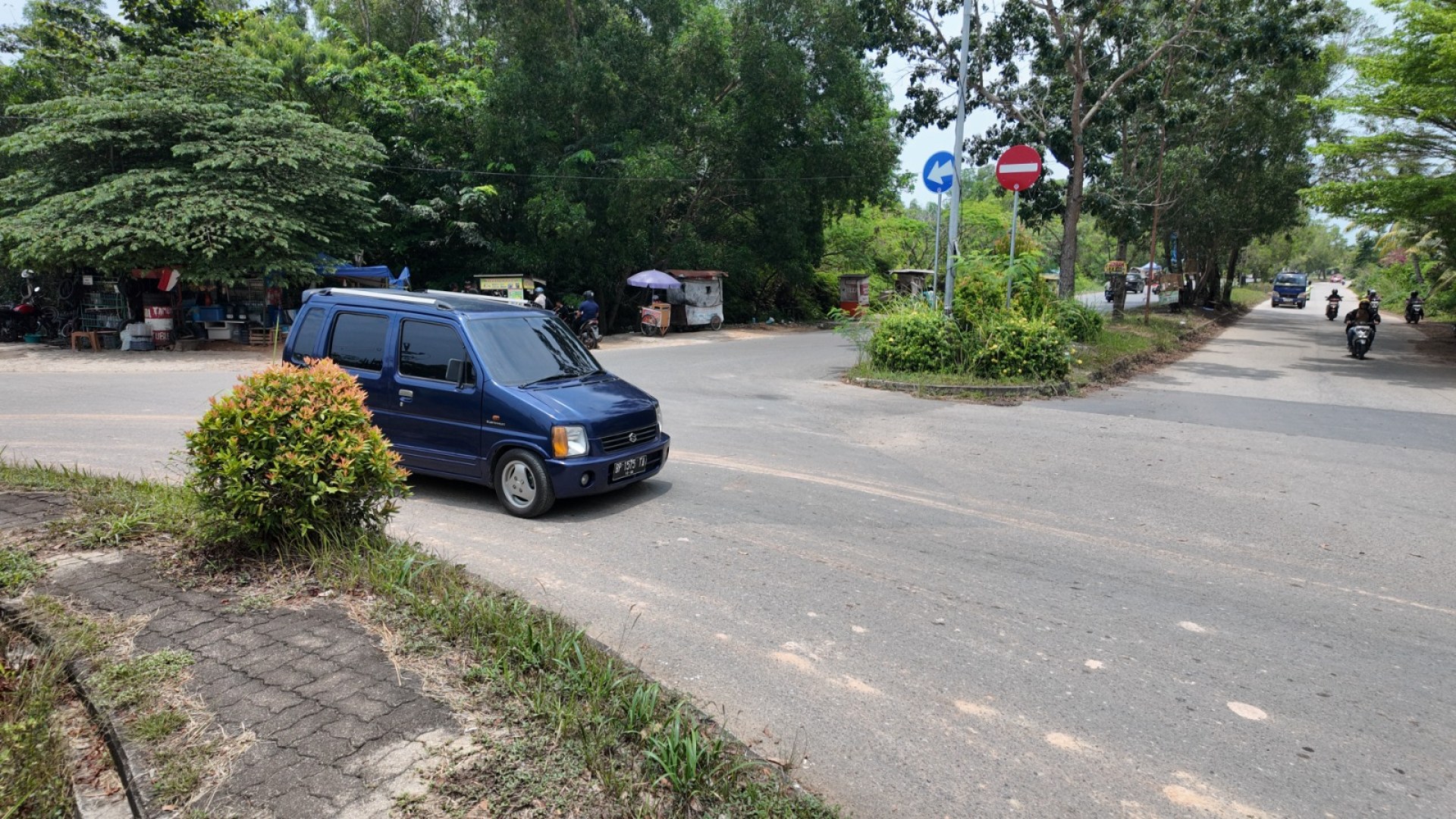 Jl. Hang Nadim (U turn Simp. Bundaran  - Bundaran SMU 3 - Simp. Cipta Buana)
